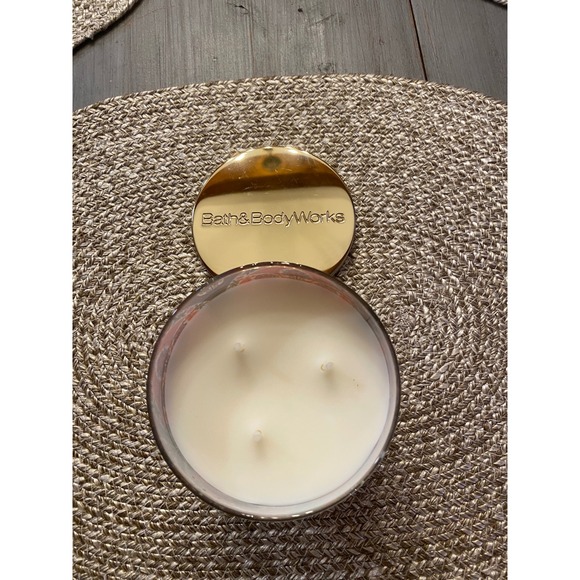 Bath Body Works Off The Vine 3 Wick Candle Heirloom Tomato - Picture 4 of 6